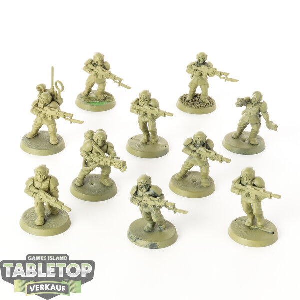 Astra Militarum - 10 x Cadian Shock Troops klassisch - grundiert