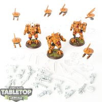 Tau Empire - 3 XV8 Crisis Battlesuit Team, 6 Drones - bemalt