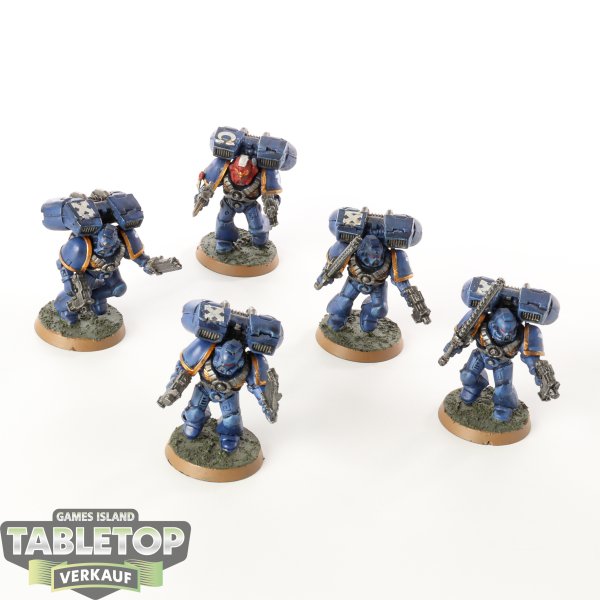 Ultramarines - 5 x Assault Squad klassisch - bemalt