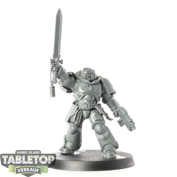 Space Marines - Primaris Lieutenant with Power Sword - unbemalt