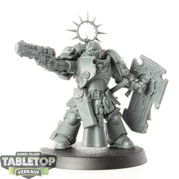 Space Marines - Lieutenant with Storm Shield - unbemalt