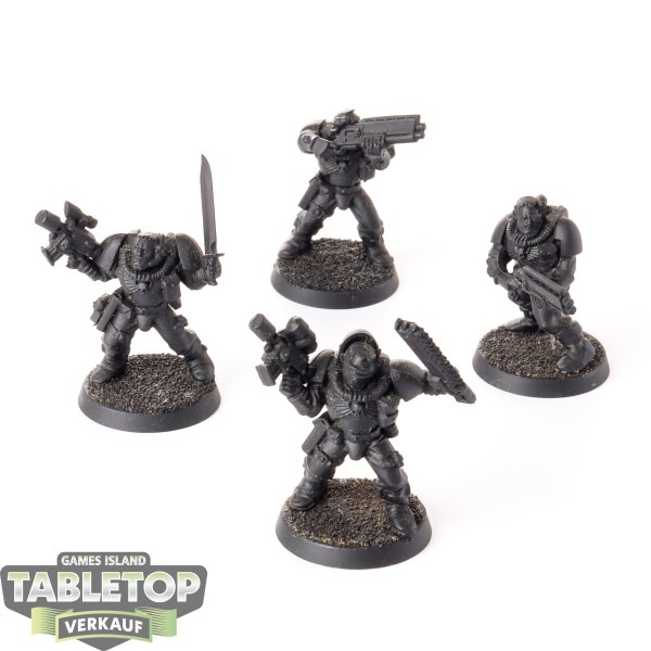 Space Marines - 4x Scouts (Classic) - grundiert