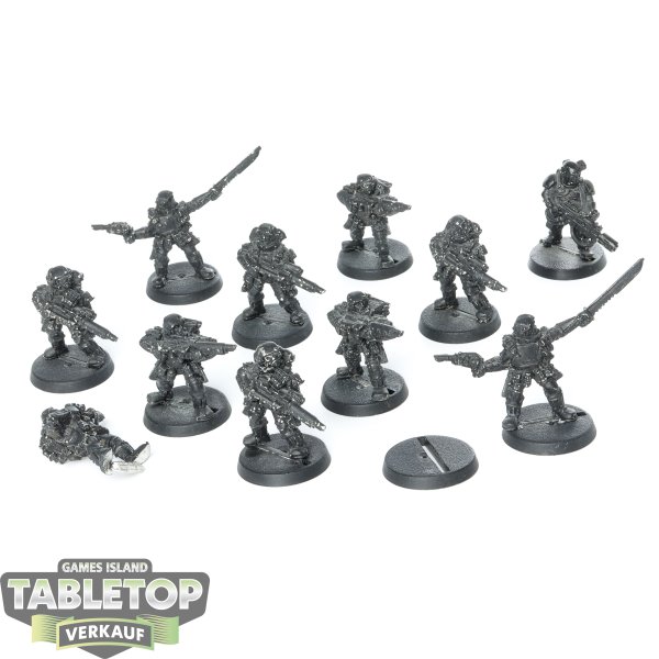 Astra Militarum - 10 x Imperial Storm Troopers & 1 x Karskin Klassisch - grundiert