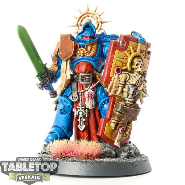 Space Marines - Captain with Relic Shield - bemalt