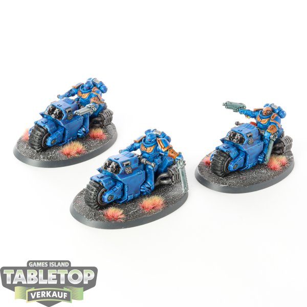 Space Marines - 3 x Outriders - bemalt