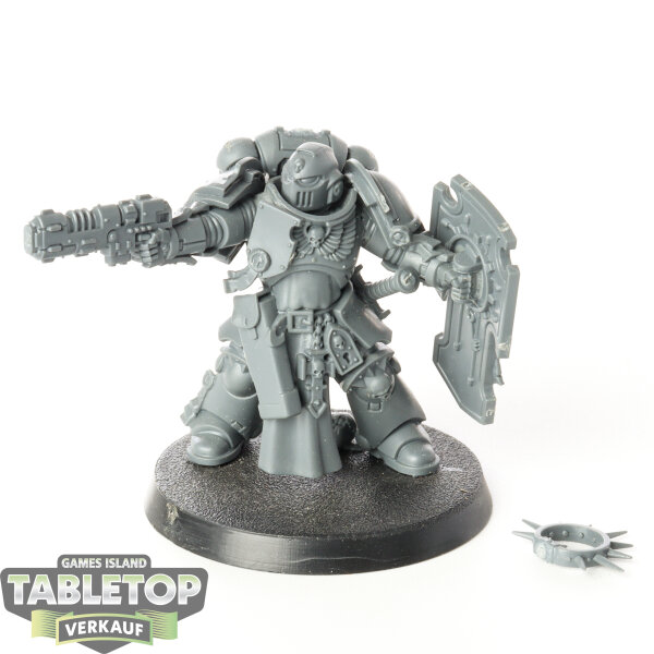 Space Marines - Lieutenant with Storm Shield - unbemalt