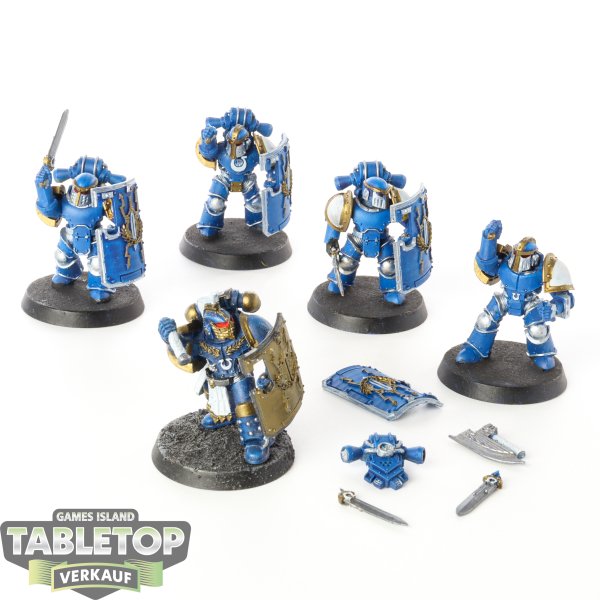 Horus Heresy - 5 x Ultramarines Legion Praetorian Breacher - bemalt