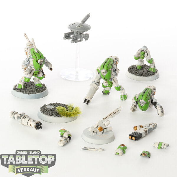 Tau Empire - 3 XV25 Stealth Battlesuits,1 Drone - teilweise bemalt