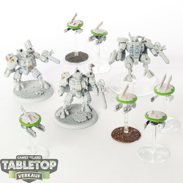 Tau Empire - 3 XV8 Crisis Battlesuits, 6 Drones - teilweise bemalt