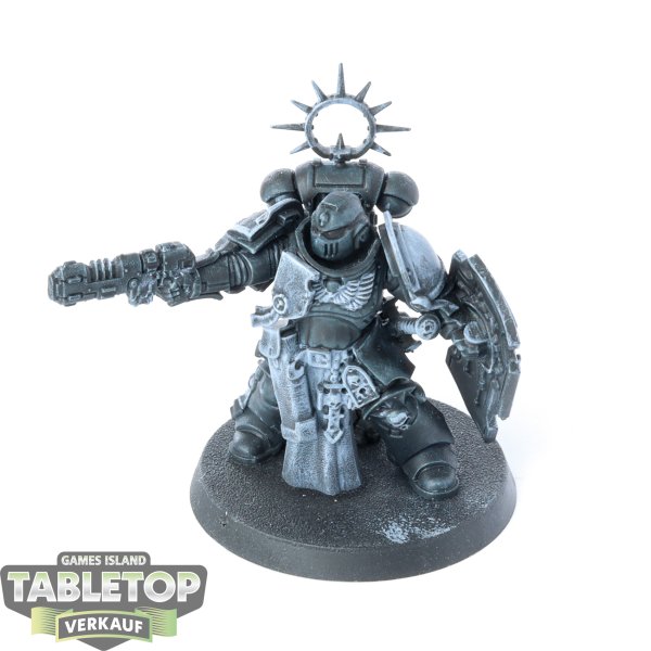 Space Marines - Lieutenant with Storm Shield - teilweise bemalt