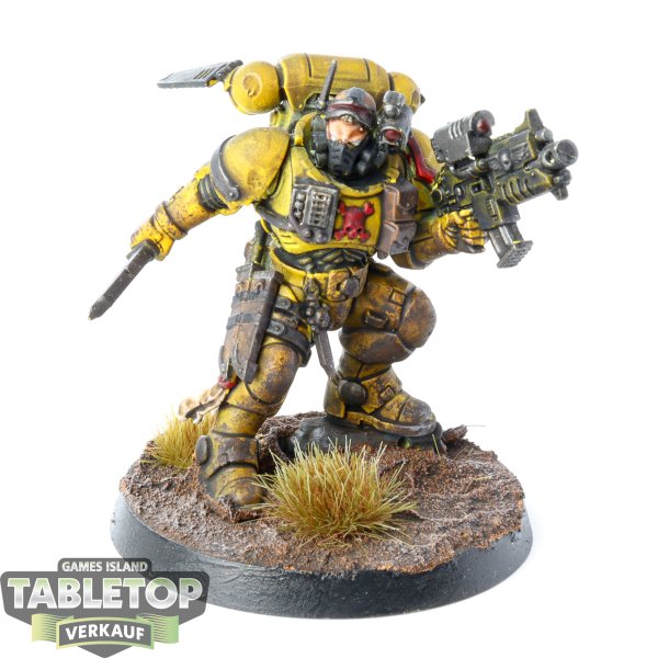 Imperial Fists - Primaris Lieutenant in Phobos Armour - bemalt