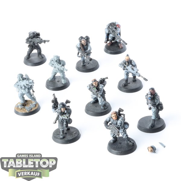 Astra Militarum - 10 x Cadian Shock Troops klassisch - teilweise bemalt