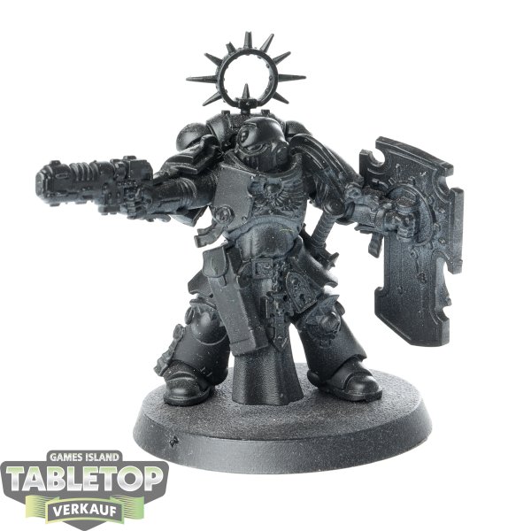 Space Marines - Lieutenant with Storm Shield - grundiert