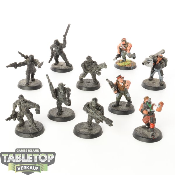 Astra Militarum - 10 x Catachan Jungle Fighters - teilweise bemalt