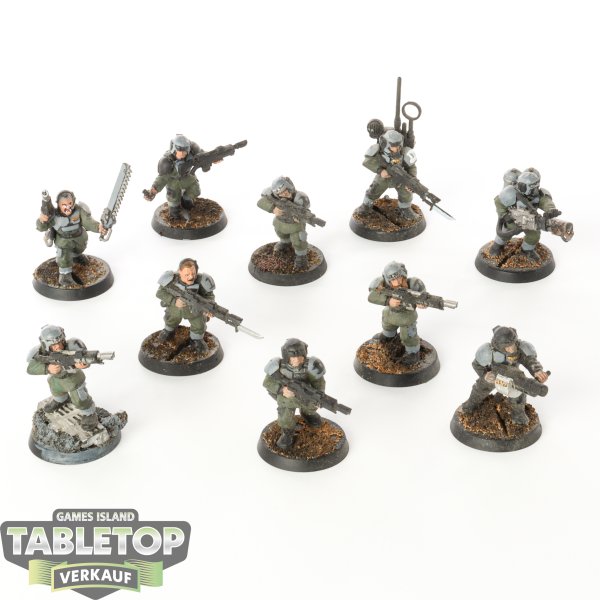 Astra Militarum - 10 x Cadian Shock Troops klassisch - teilweise bemalt