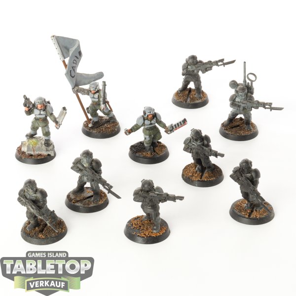 Astra Militarum - 10 x Cadian Shock Troops klassisch - teilweise bemalt