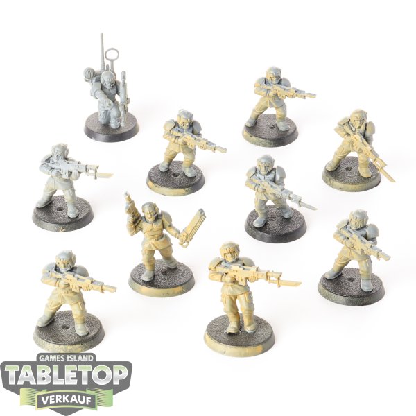 Astra Militarum - 10 x Cadian Shock Troops klassisch - teilweise bemalt