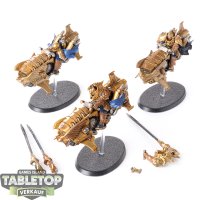 Adeptus Custodes - 3x Jetbike - bemalt