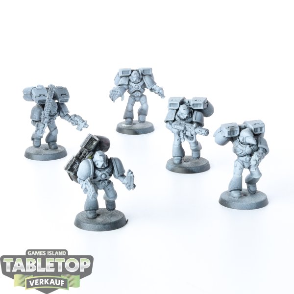 Space Marines - 5 x Assault Squad klassisch - teilweise bemalt