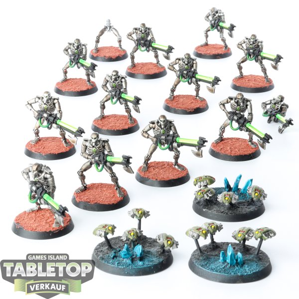 Necrons - 12 Necron Warriors & 3 Scarabs klassisch - bemalt