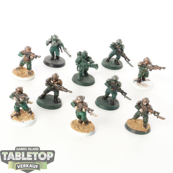 Astra Militarum - 10 x Cadian Shock Troops klassisch - teilweise bemalt