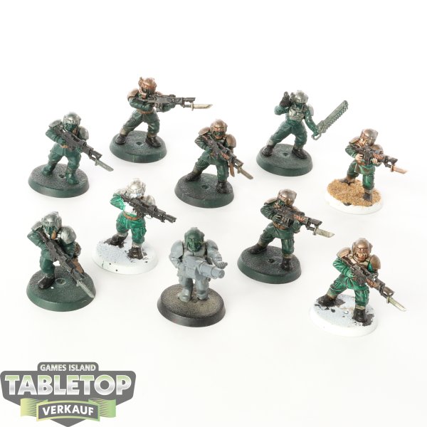 Astra Militarum - 10 x Cadian Shock Troops klassisch - teilweise bemalt