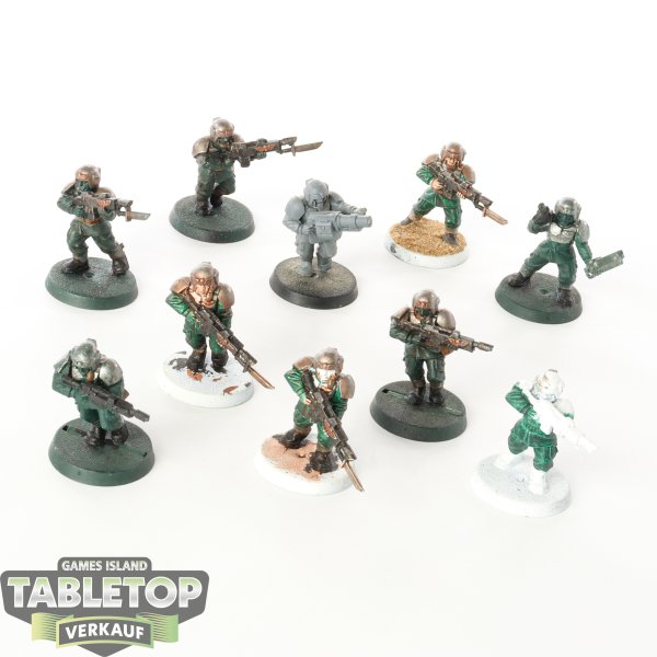 Astra Militarum - 10 x Cadian Shock Troops klassisch - teilweise bemalt