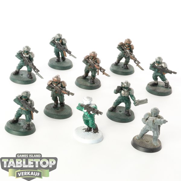 Astra Militarum - 10 x Cadian Shock Troops klassisch - teilweise bemalt