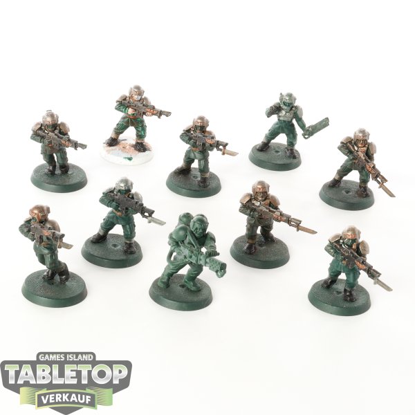 Astra Militarum - 10 x Cadian Shock Troops klassisch - teilweise bemalt