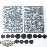 Necrons - 10 Necron Warriors & 3 Scarabs - im Gussrahmen