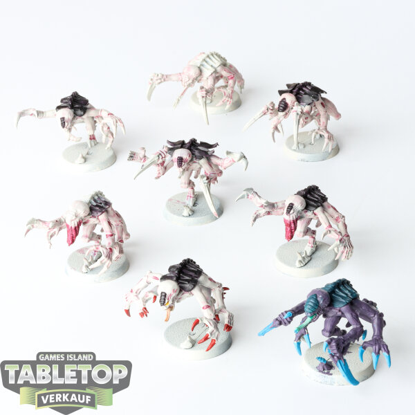 Tyraniden - 8 Genestealers klassisch - teilweise bemalt