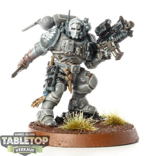 Space Marines - Phobos Lieutenant - bemalt