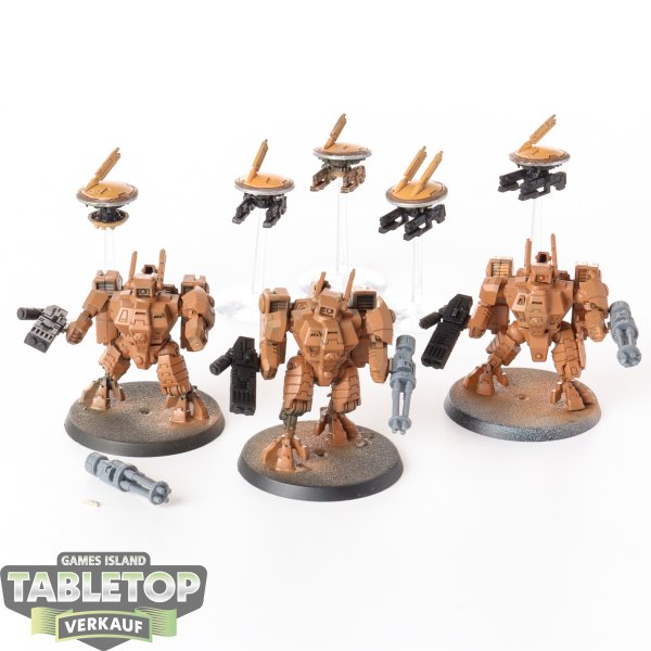 Tau Empire - 3 XV8 Crisis Battlesuit Team - teilweise bemalt
