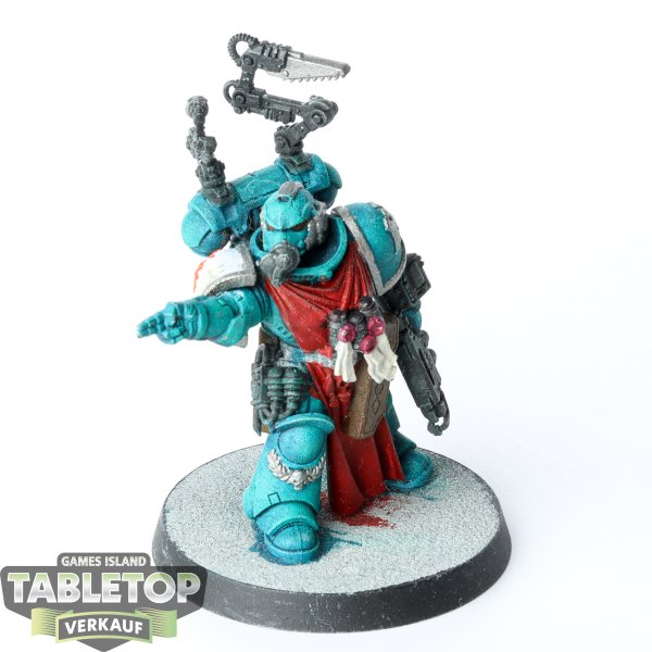 Space Marines - 1 - Primaris Apothecary - bemalt
