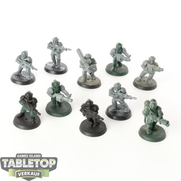 Astra Militarum - 10 x Cadian Shock Troops klassisch - teilweise bemalt