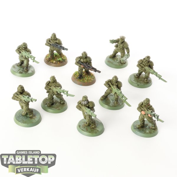 Astra Militarum - 10 x Cadian Shock Troops klassisch - teilweise bemalt