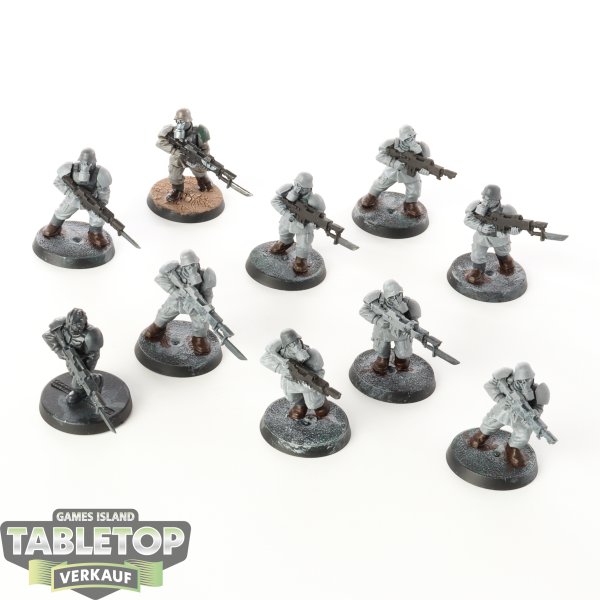 Astra Militarum - 10 x Cadian Shock Troops klassisch - teilweise bemalt