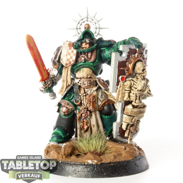 Space Marines - Captain with Relic Shield - bemalt