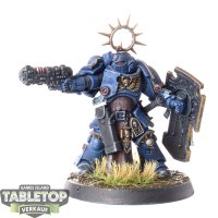 Space Marines - Lieutenant with Storm Shield - bemalt