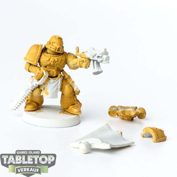 Imperial Fists - Sergeant - teilweise bemalt