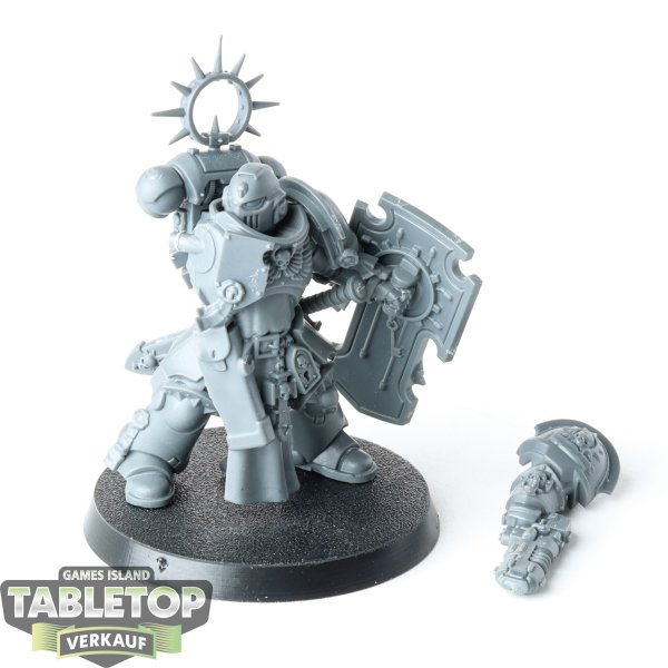 Space Marines - Lieutenant with Storm Shield - unbemalt