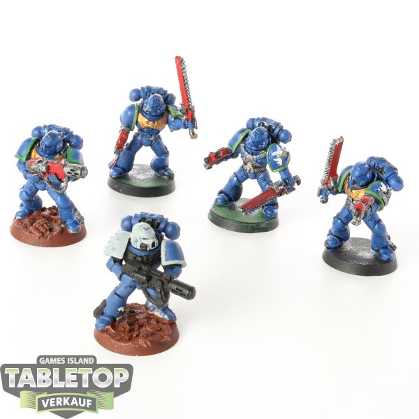 Ultramarines - 5 Assault Marines klassisch - bemalt