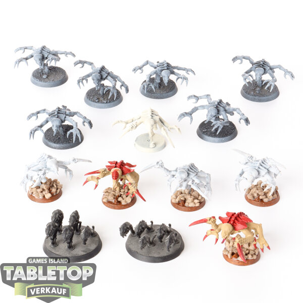 Tyraniden - 12 x Genestealers klassisch - teilweise bemalt