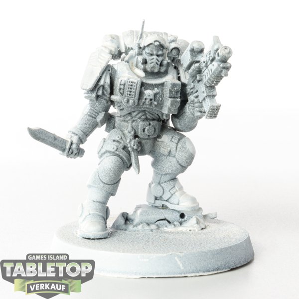 Space Marines - Lieutenant in Phobos Armour - grundiert