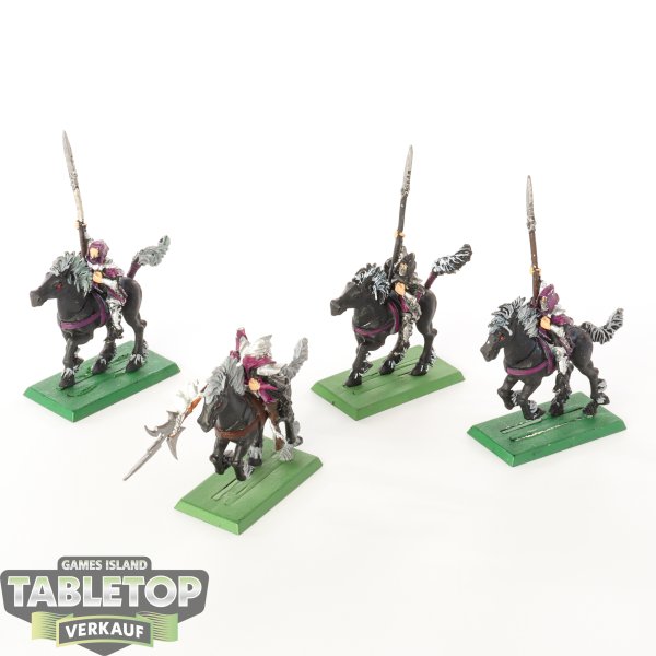 Dark Elves - 4 x Dark Rider klassisch - bemalt