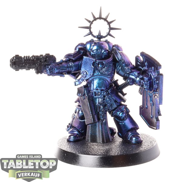 Space Marines - Lieutenant with Storm Shield - teilweise bemalt