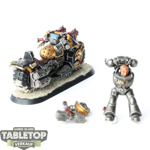 Space Marines -  Captain on Bike klassisch - bemalt