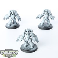 Space Marines - 3x Primaris Aggressors - grundiert