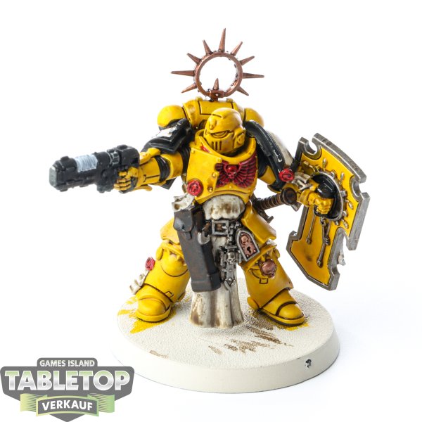 Space Marines - Lieutenant with Storm Shield - teilweise bemalt