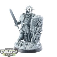 Space Marines - Captain with Relic Shield - unbemalt